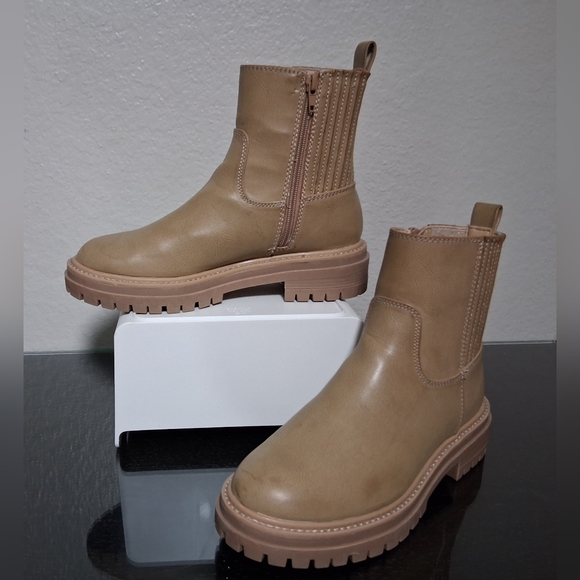 Time and Tru Shoes - Time and Tru Women's Lug Chelsea Tan Brown Beige Memory Foam BOOT